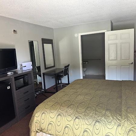Clairmont Inn & Suites - Warren Екстер'єр фото