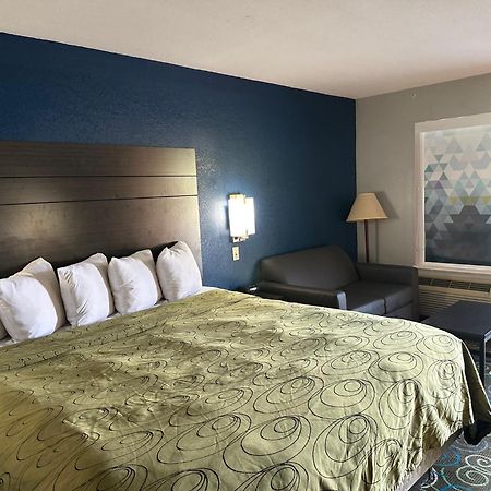 Clairmont Inn & Suites - Warren Екстер'єр фото