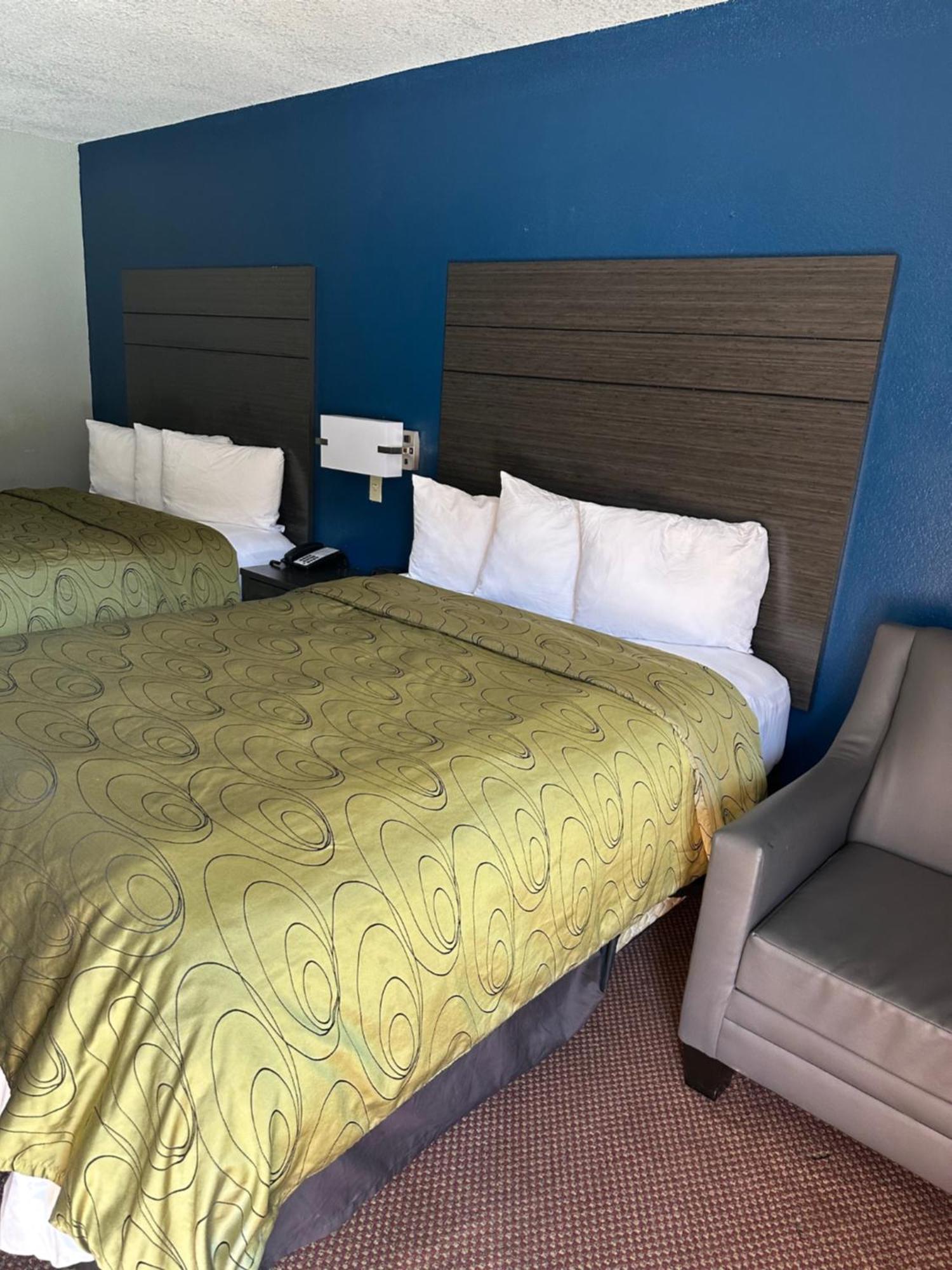 Clairmont Inn & Suites - Warren Екстер'єр фото