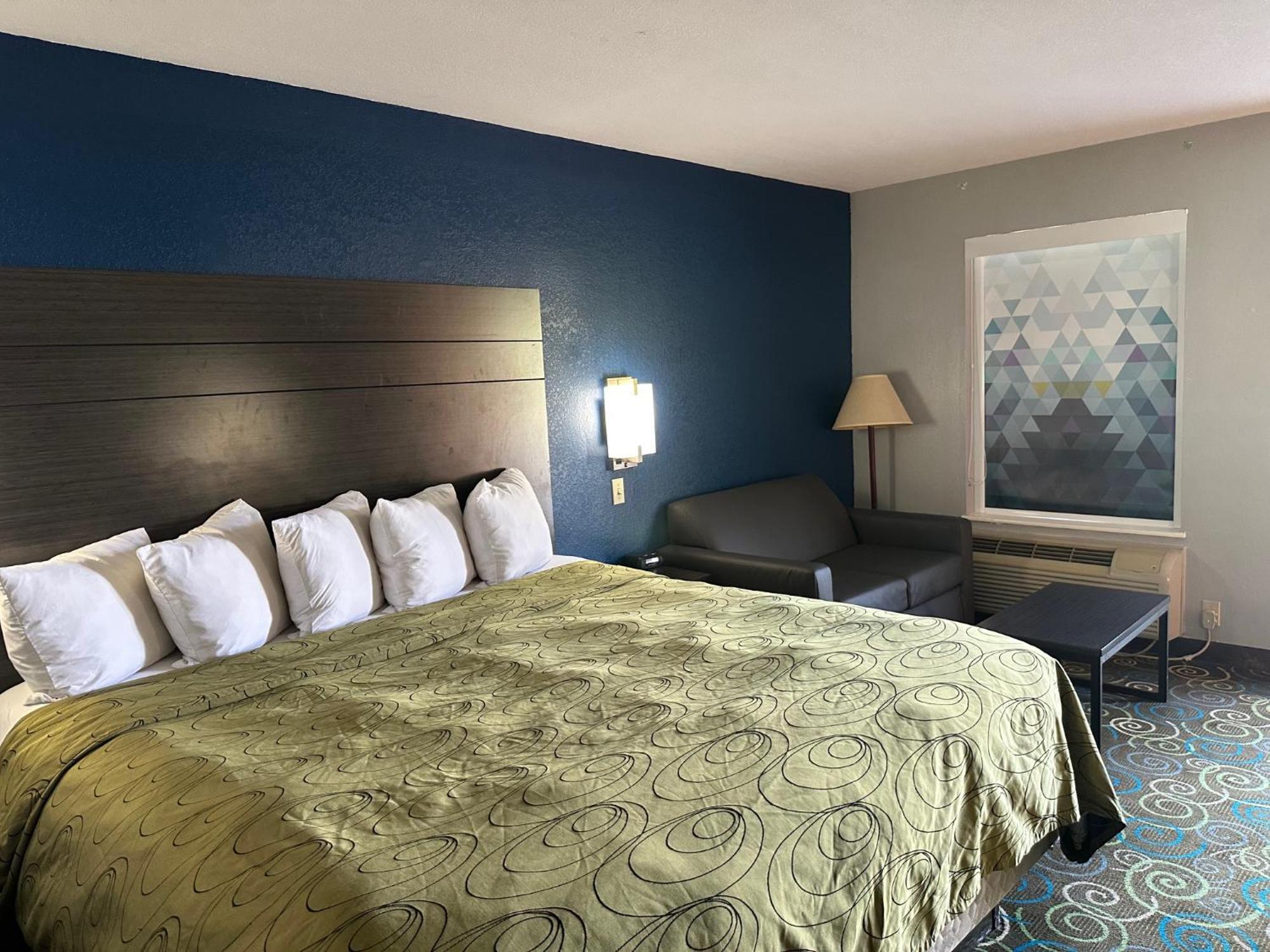 Clairmont Inn & Suites - Warren Екстер'єр фото
