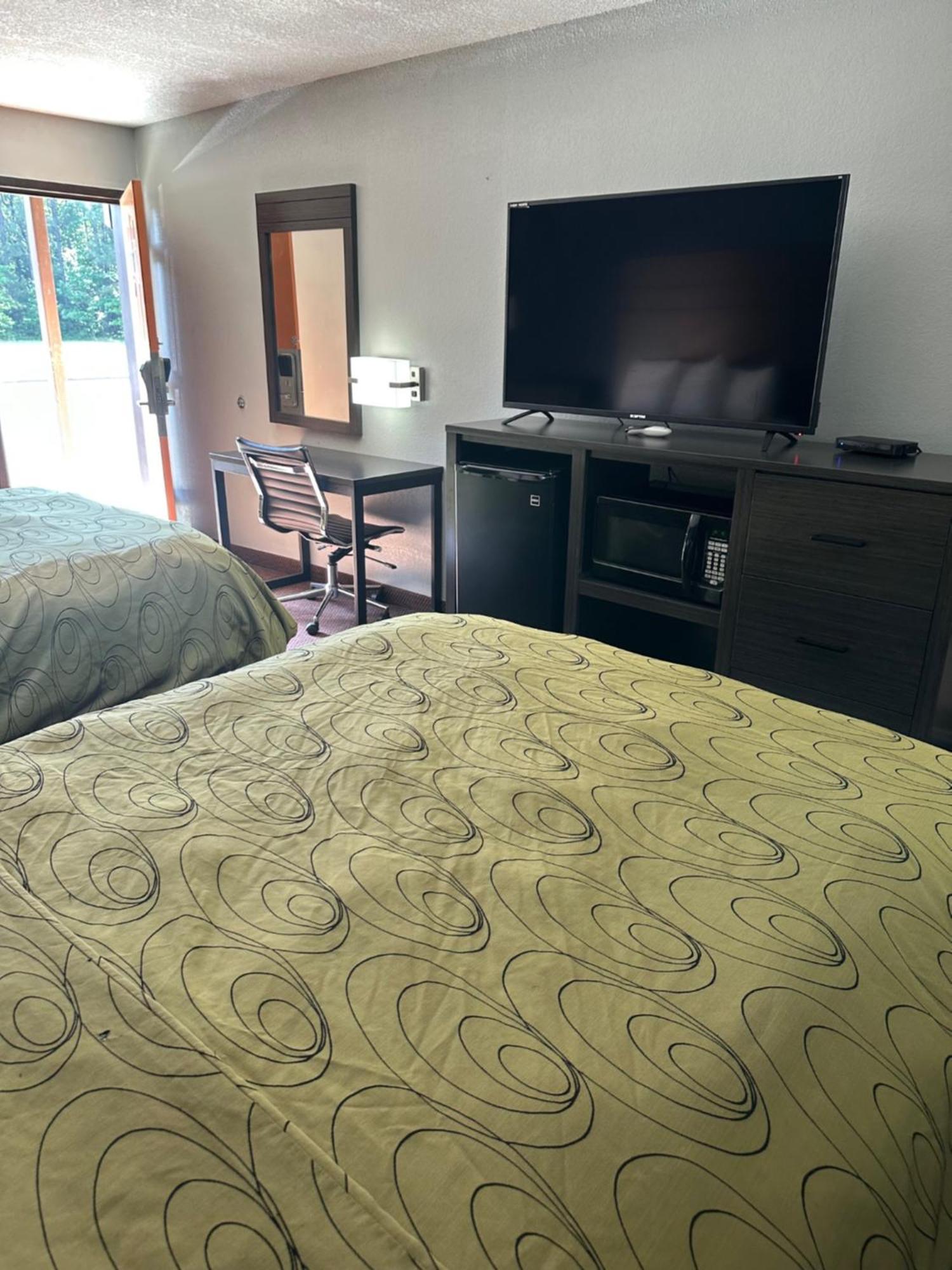 Clairmont Inn & Suites - Warren Екстер'єр фото