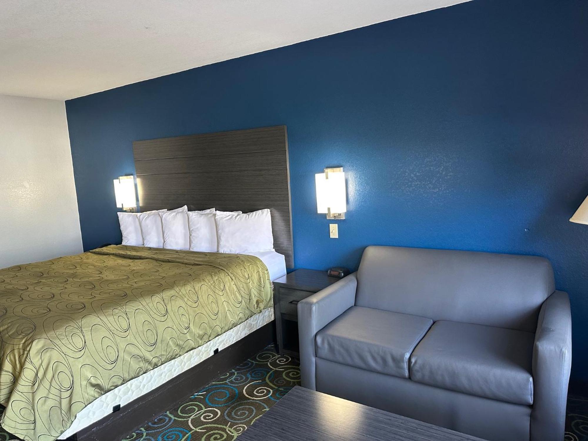 Clairmont Inn & Suites - Warren Екстер'єр фото