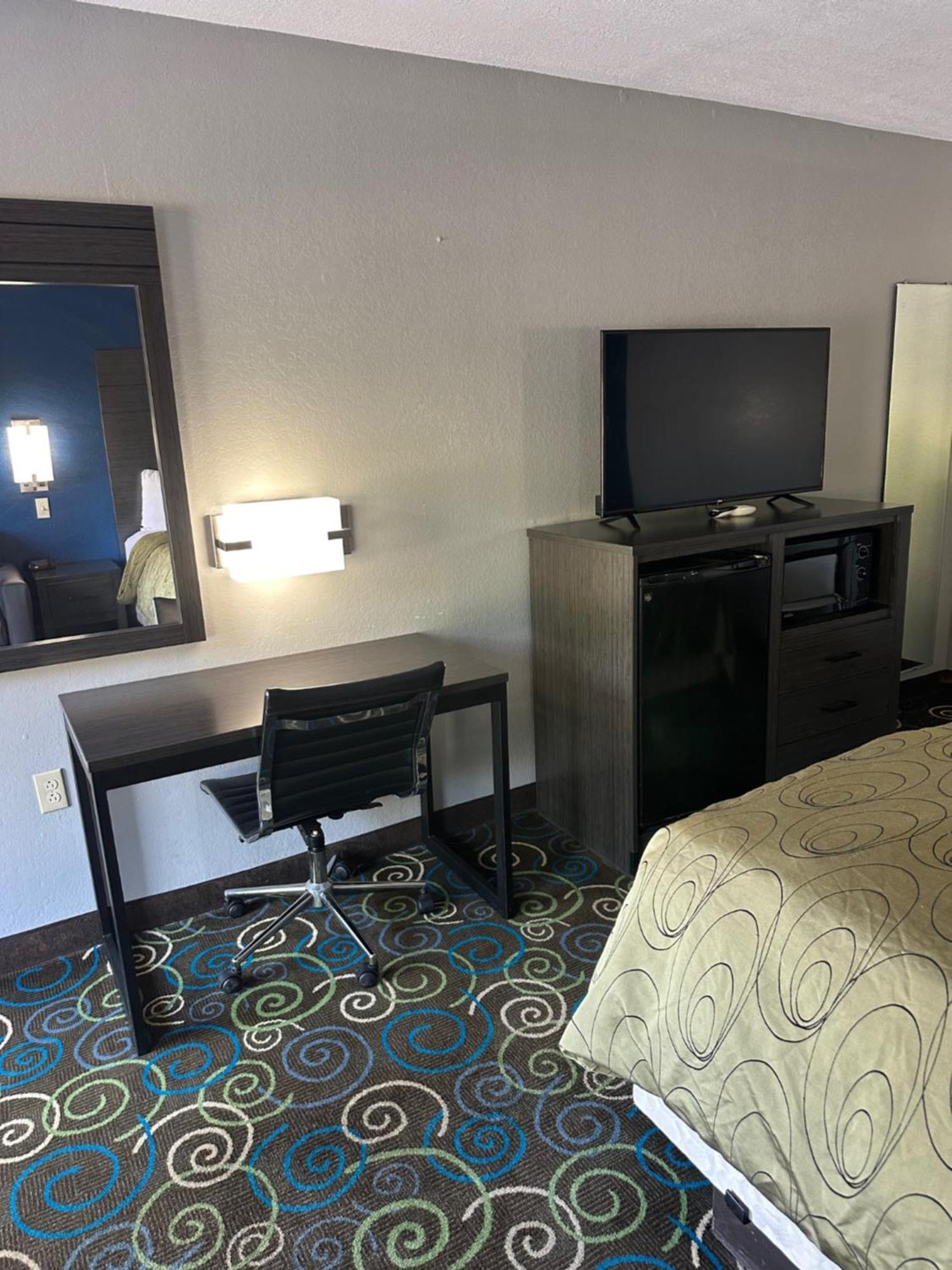 Clairmont Inn & Suites - Warren Екстер'єр фото